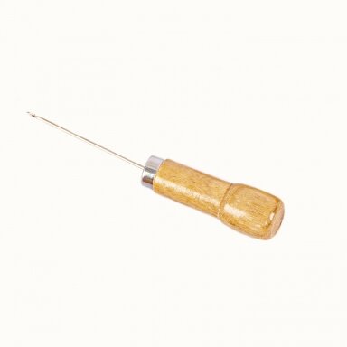 Needle handmade and other felt products for sewing and decoration. Needle thickness 1mm.