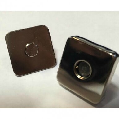 Magnetinis užsegimas rankinei, 18x18 mm skersmens, metalo spalvos.