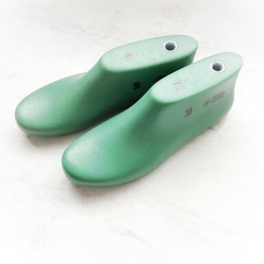 Men lasts, used felts, shoes production.
